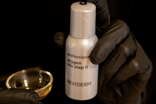 Bộ liệu trình REVIDERM OXYGEN TRIO ứng dụng nguyên lý cung cấp oxy ở cấp độ tế bào.